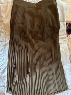 Vintage Midi Skirt in Olive Brown Knife Pleated size 14 would fit a 10/12